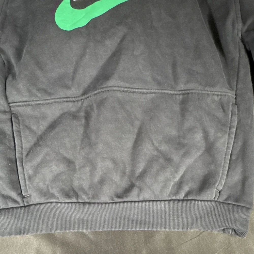 Nike Boys Pullover Hoodie Sweatshirt Black Green Swoosh FD2988-011 Size XL